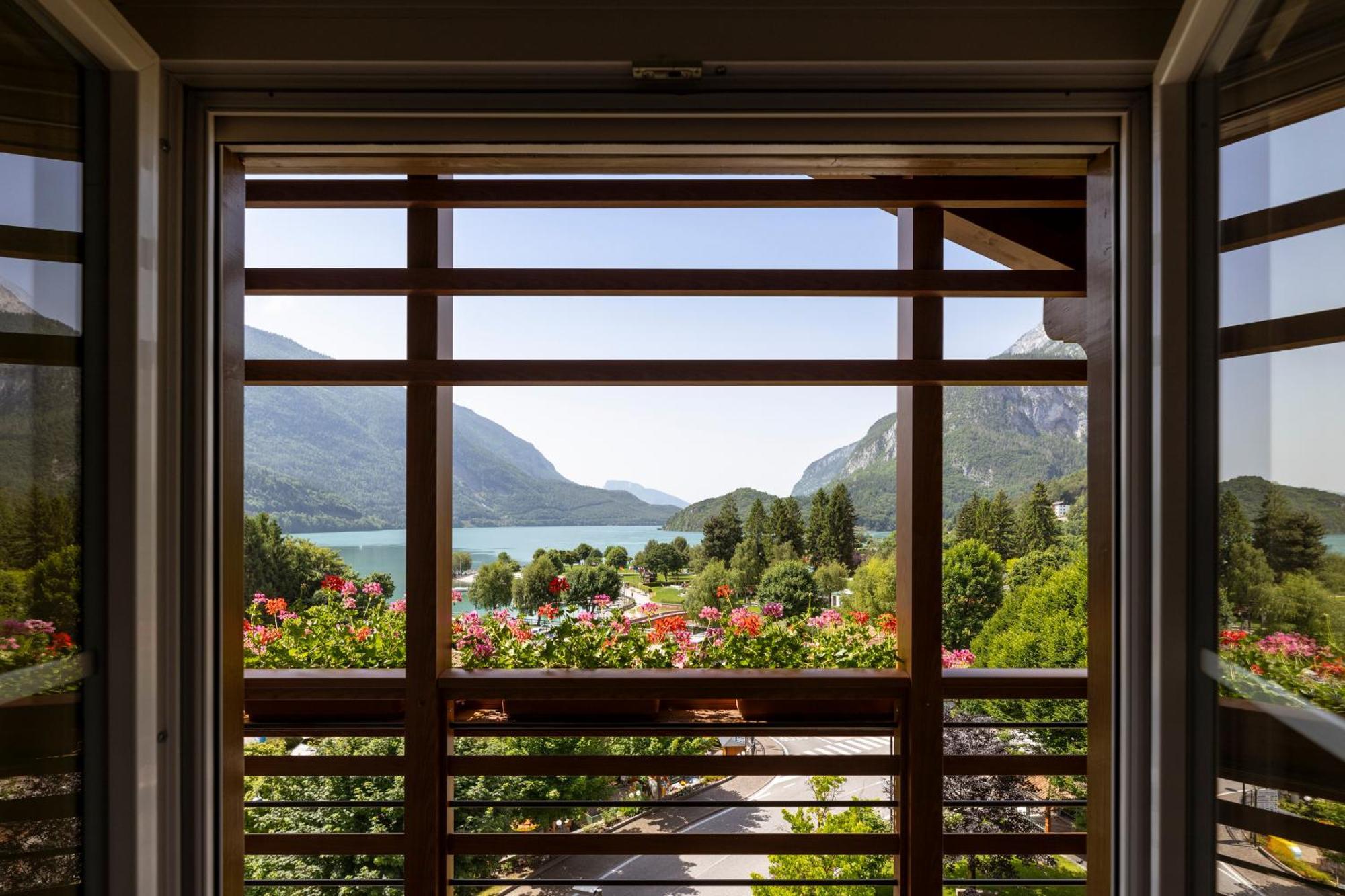 Hotel Lido - Slow & Natural Living Molveno Extérieur photo
